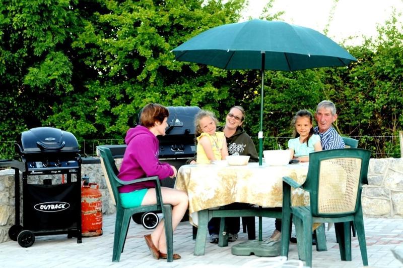 Bunratty Arms B&B ภายนอก รูปภาพ