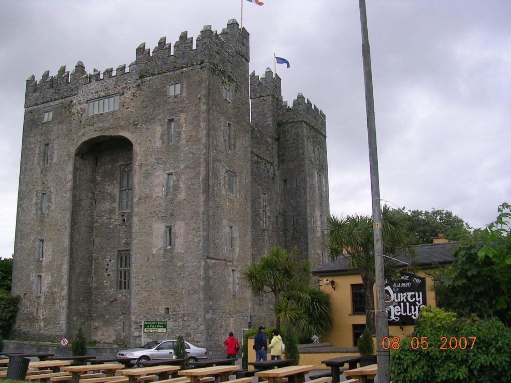 Bunratty Arms B&B ภายนอก รูปภาพ